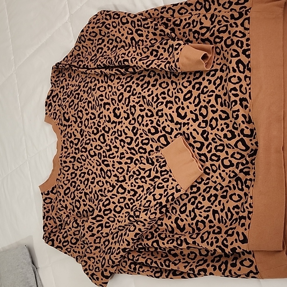 Torrid size 2 sweatshirt new without tags cheetah print